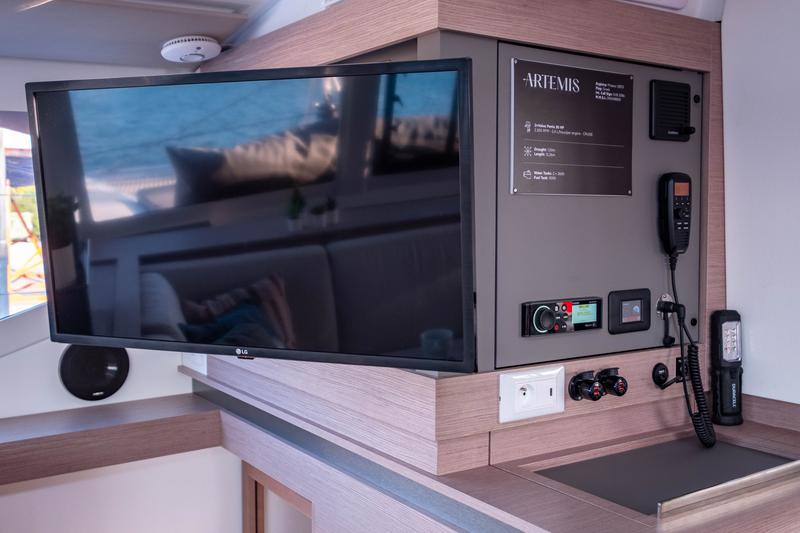 Book yachts online - catamaran - Fountaine Pajot Isla 40 - Artemis  - rent