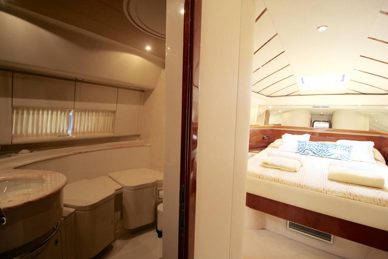 Book yachts online - motorboat - Ferretti 175 FLY - Tres Sirenas - rent
