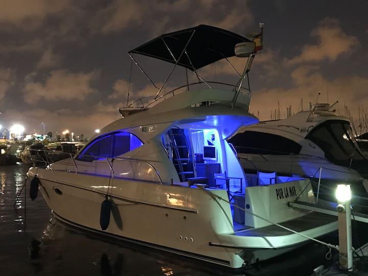 Book yachts online - motorboat - StarFisher 34L - Por La Mar - rent