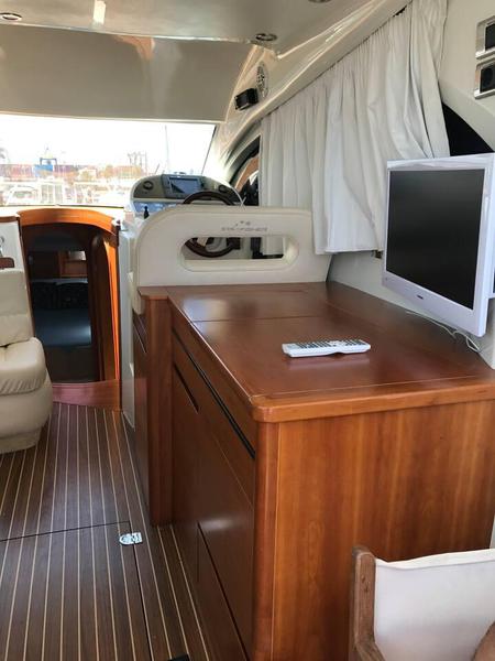 Book yachts online - motorboat - StarFisher 34L - Por La Mar - rent