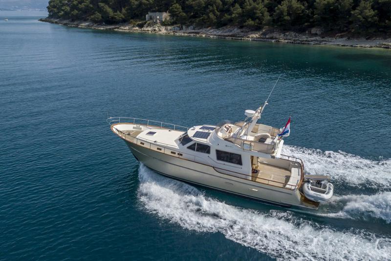 Book yachts online - motorboat - Belliure 44 MY - ROBUSTO - rent