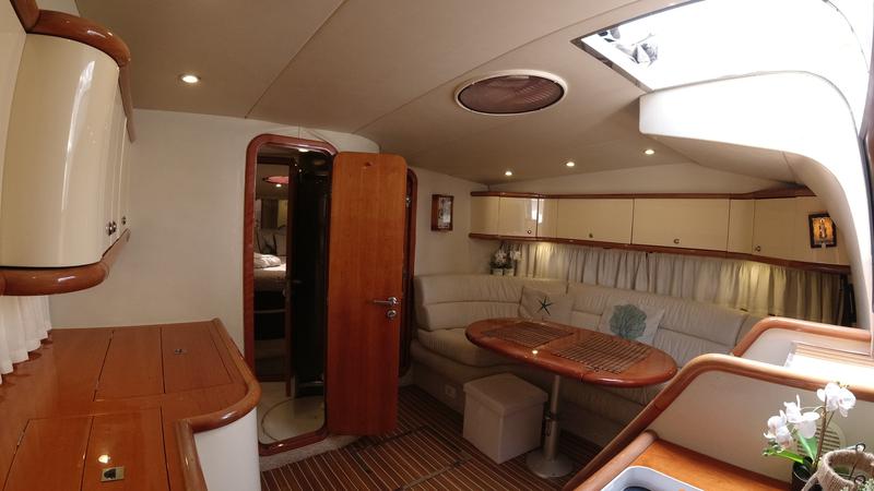Book yachts online - motorboat - Sunseeker Portofino 40 - Maxim - rent