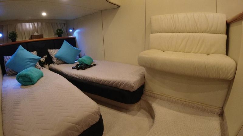 Book yachts online - motorboat - Sunseeker Portofino 40 - Maxim - rent