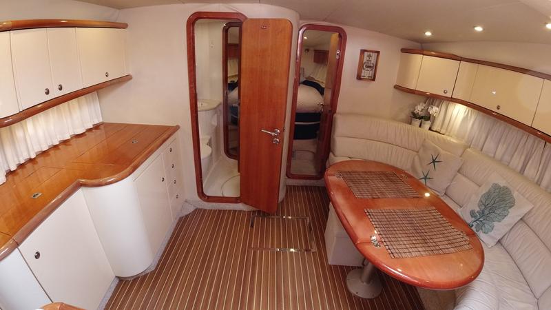 Book yachts online - motorboat - Sunseeker Portofino 40 - Maxim - rent