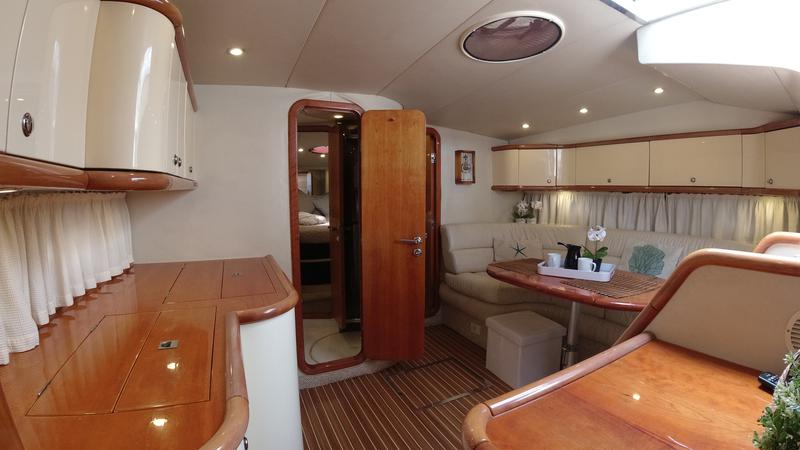 Book yachts online - motorboat - Sunseeker Portofino 40 - Maxim - rent