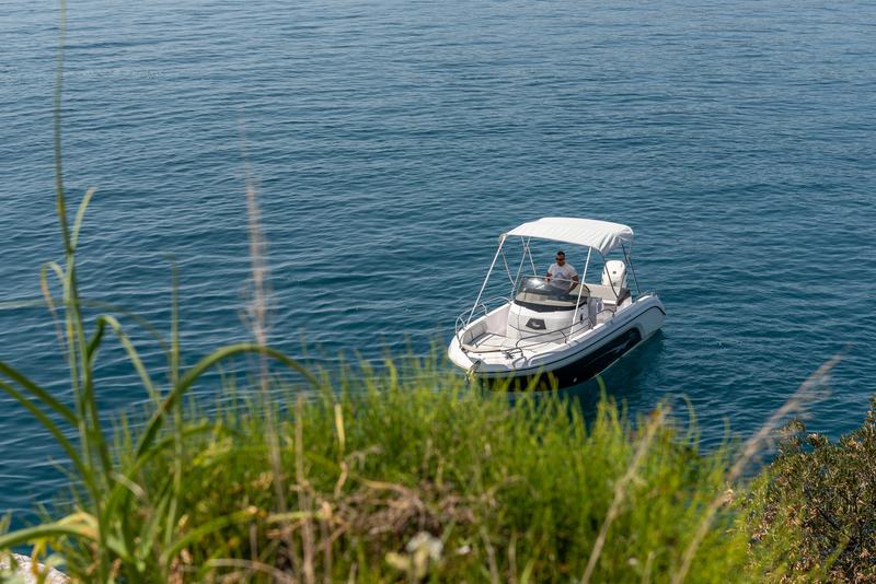Book yachts online - motorboat - Ranieri Voyager 23S - no name - rent