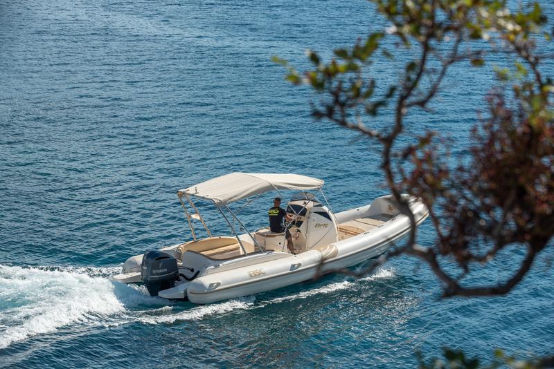 Book yachts online - motorboat - BSC 85 - no name - rent