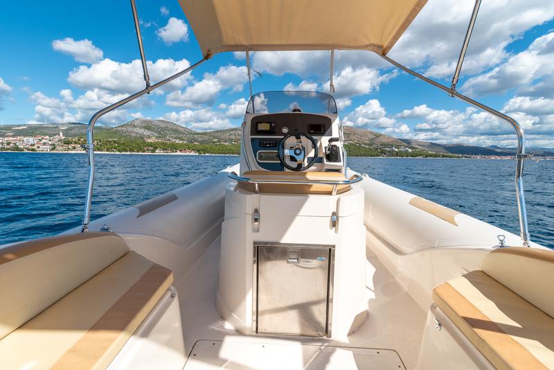 Book yachts online - motorboat - BSC 85 - no name - rent