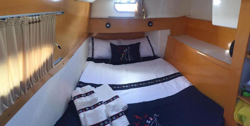 Book yachts online - catamaran - Fountaine Pajot Lavezzi 40 - Odinn - rent