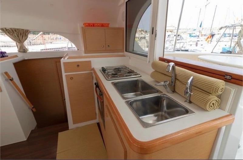 Book yachts online - catamaran - Lagoon 380 - Giulia - rent