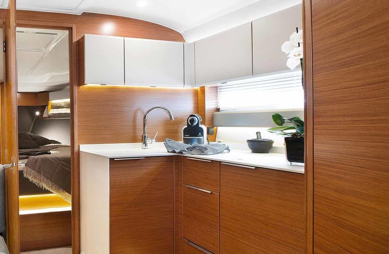 Book yachts online - motorboat - Bavaria S36 Open - Marsil - rent