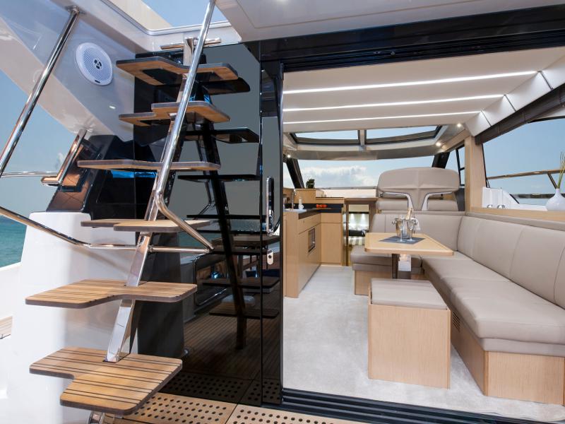 Book yachts online - motorboat - Bavaria Virtess 420 Fly - Mia Sophie - rent