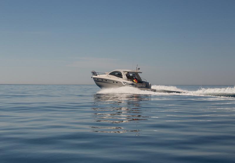 Book yachts online - motorboat - Bavaria 43 HT Sport - Gustel - rent
