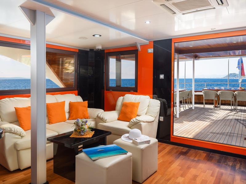 Book yachts online - motorboat - Motoryacht - Amalia - rent