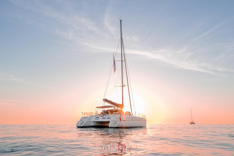 Book yachts online - catamaran - Belize 43 - Marina Piccola - rent