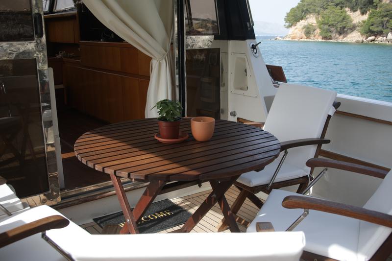 Book yachts online - motorboat - Posillipo Martinica 42 TS - Dim - rent