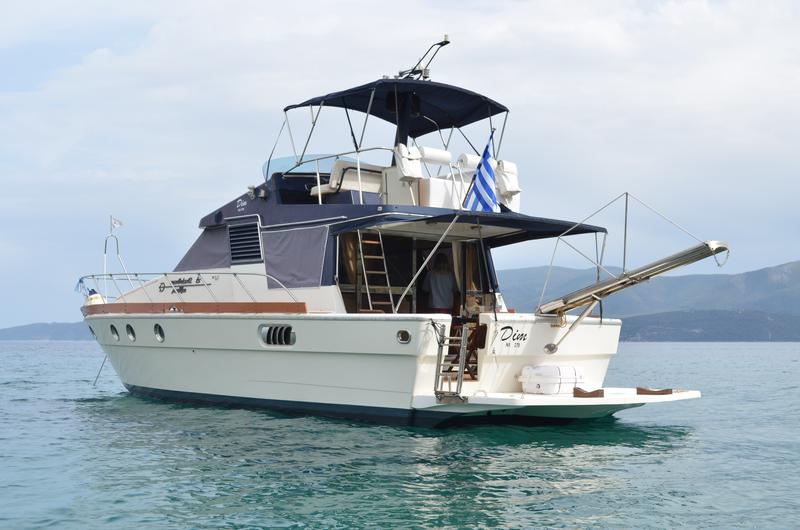 Book yachts online - motorboat - Posillipo Martinica 42 TS - Dim - rent