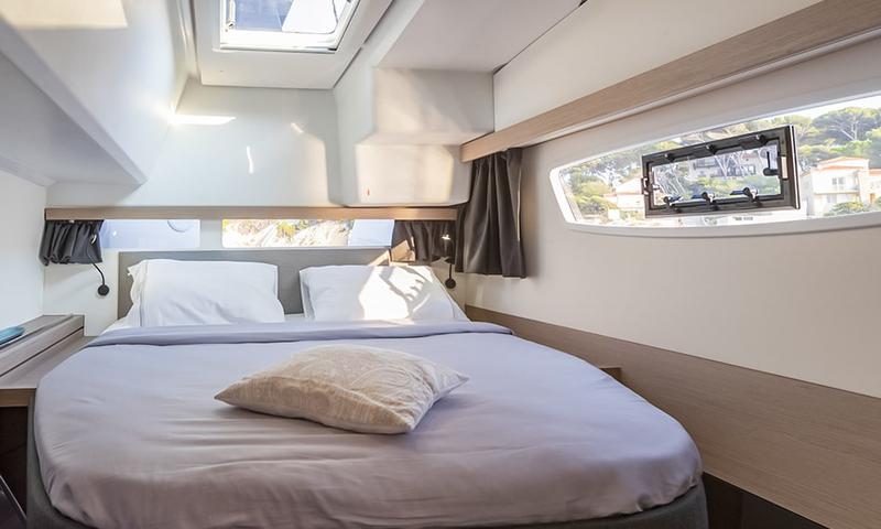 Book yachts online - catamaran - Fountain Pajot Isla 40 - Fiki - rent