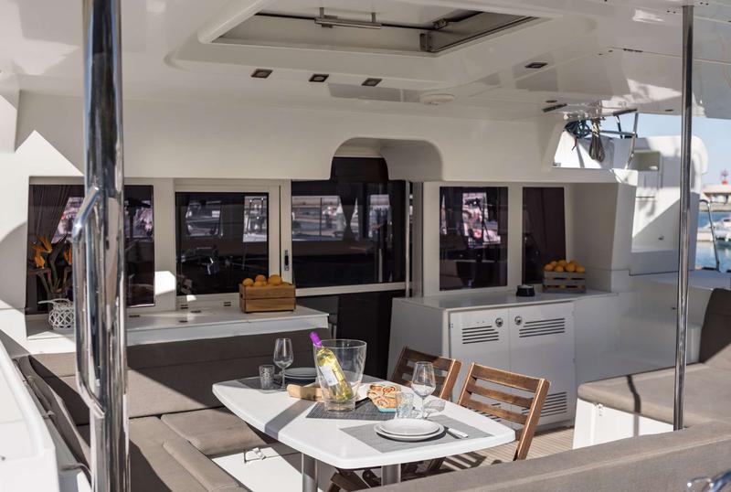 Book yachts online - catamaran - Lagoon 450 - Opera Prima - rent