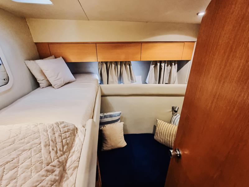 Book yachts online - motorboat - Princess F55 - Mirage - rent