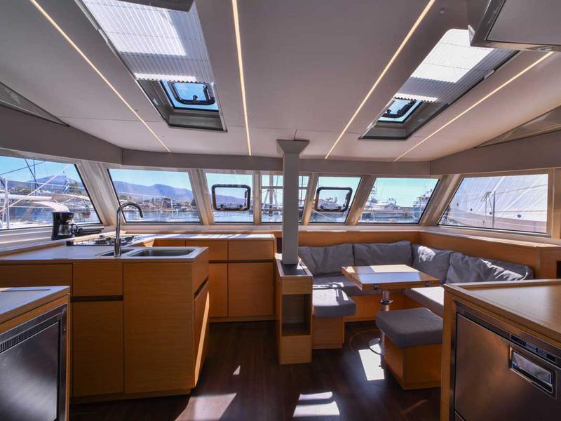 Book yachts online - catamaran - Nautitech 46 Fly - Cabrio - rent