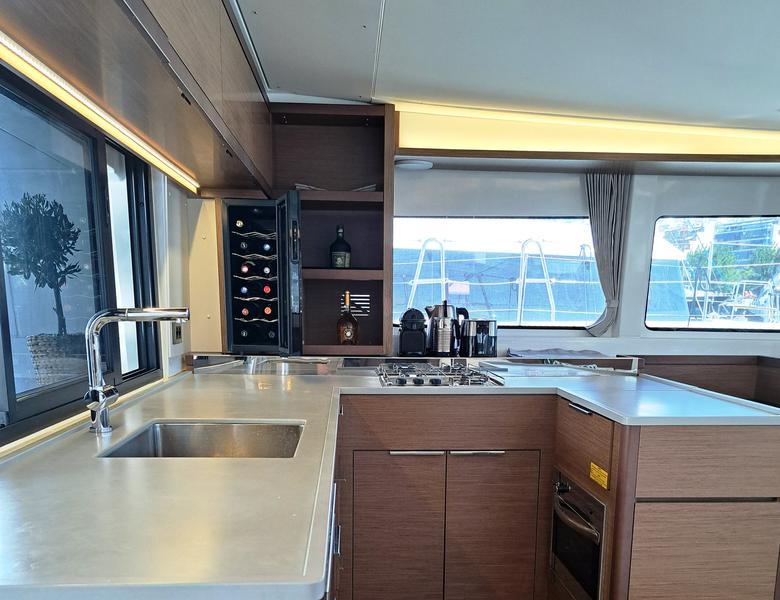 Book yachts online - catamaran - Lagoon 46 - OMNIA  - rent