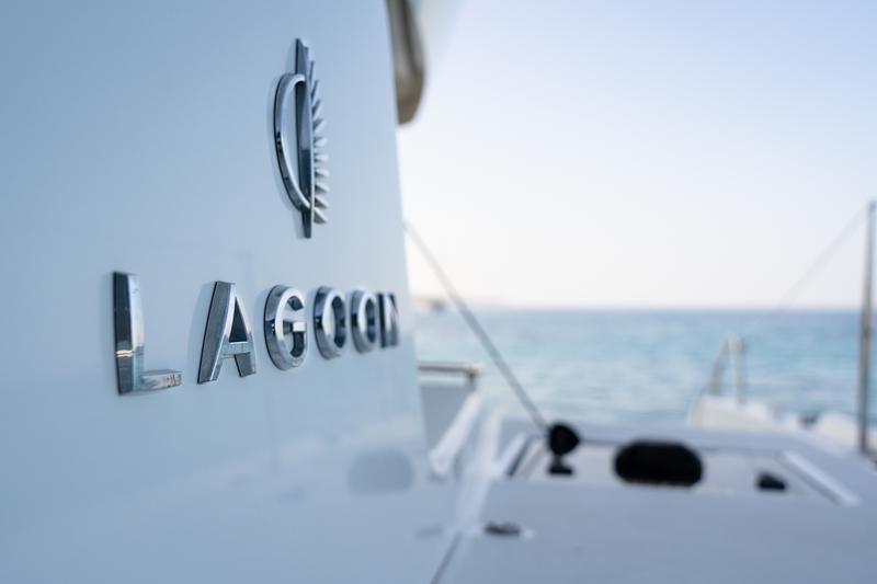 Book yachts online - catamaran - Lagoon 46 - OMNIA  - rent