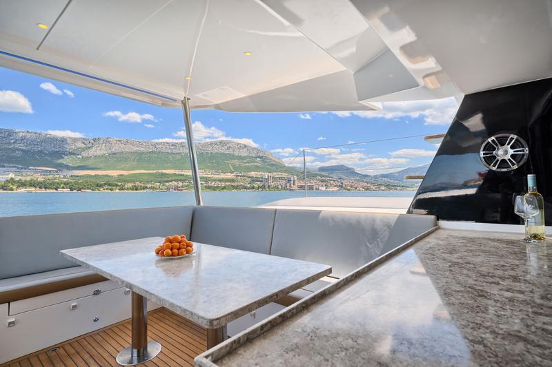 Book yachts online - catamaran - Luna 49 - Gold - rent