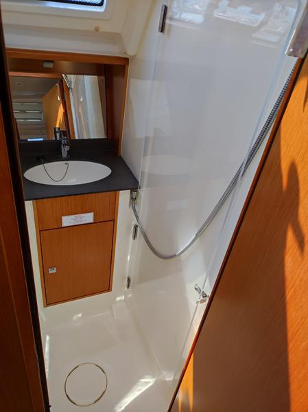 Book yachts online - sailboat - Bavaria Cruiser 41 - IOLI - rent