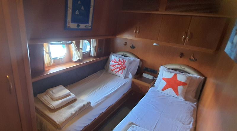 Book yachts online - motorboat - Motoryacht - Sirocco - rent