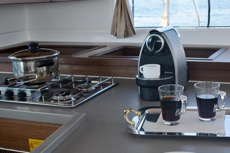 Book yachts online - catamaran - Lagoon 450 Fly (Genarator,A/C,Water Maker,Inverter) - ALKISTIS - rent