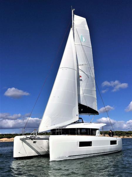 Book yachts online - catamaran - Lagoon 40 - Kat 40 - rent