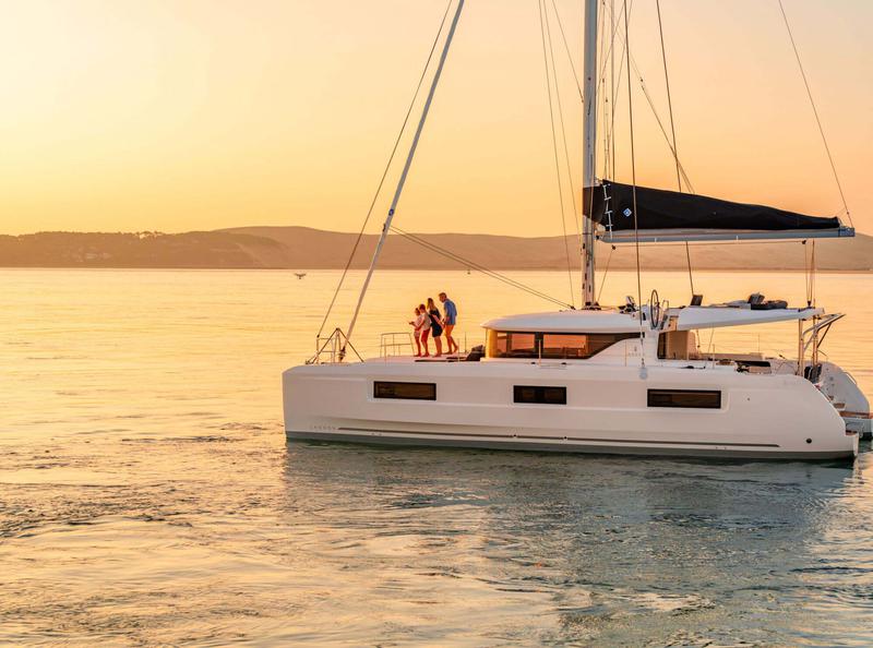 Book yachts online - catamaran - Lagoon 46 - Chica - rent