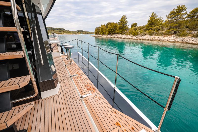 Book yachts online - motorboat - Galeon 640 Fly - FGstar - rent