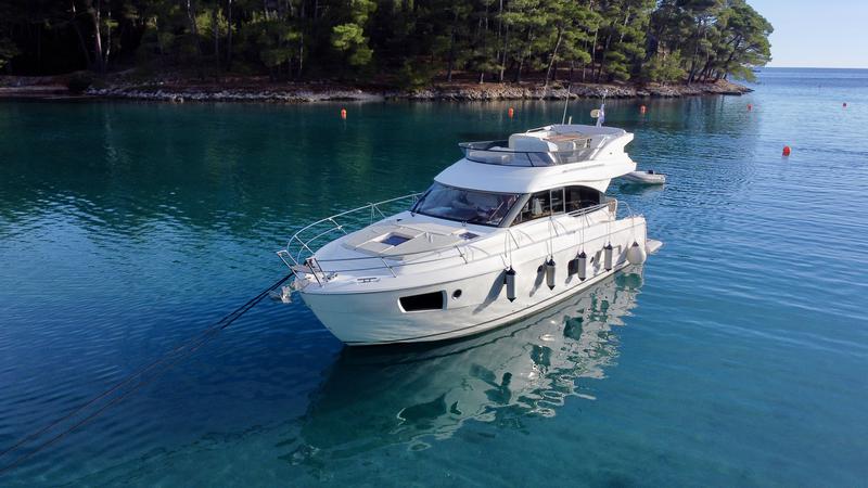 Book yachts online - motorboat - Bavaria Virtess 420 - SUNSHINE - rent