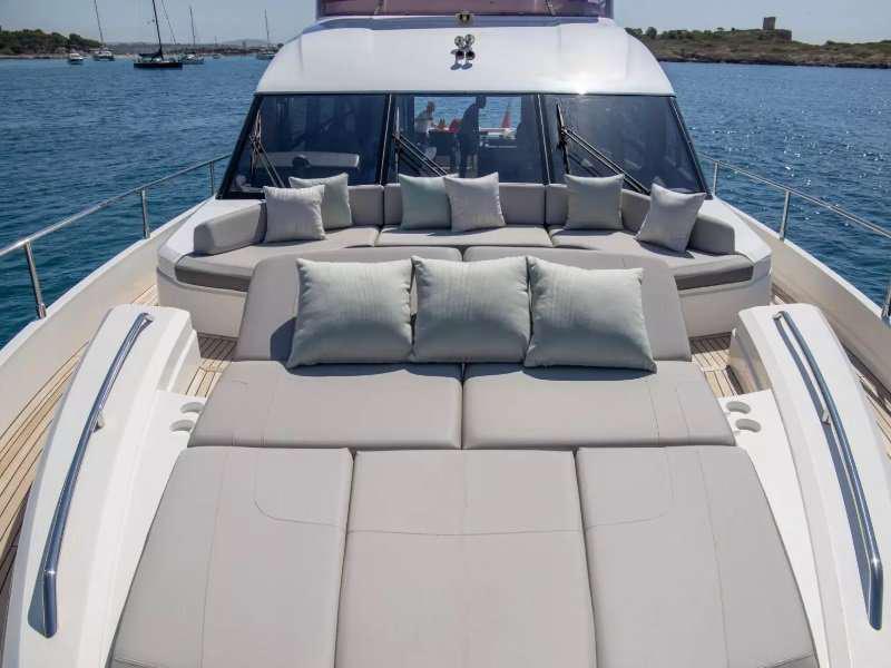 Book yachts online - motorboat - Princess 68 - Jako - rent