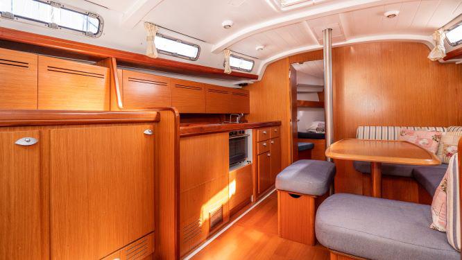 Book yachts online - sailboat - Beneteau 43 - ROUALEYN - rent