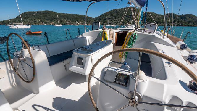 Book yachts online - sailboat - Beneteau 43 - ROUALEYN - rent