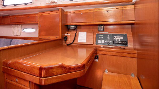 Book yachts online - sailboat - Bavaria Cruiser 40 - BUNNY GIRL - rent