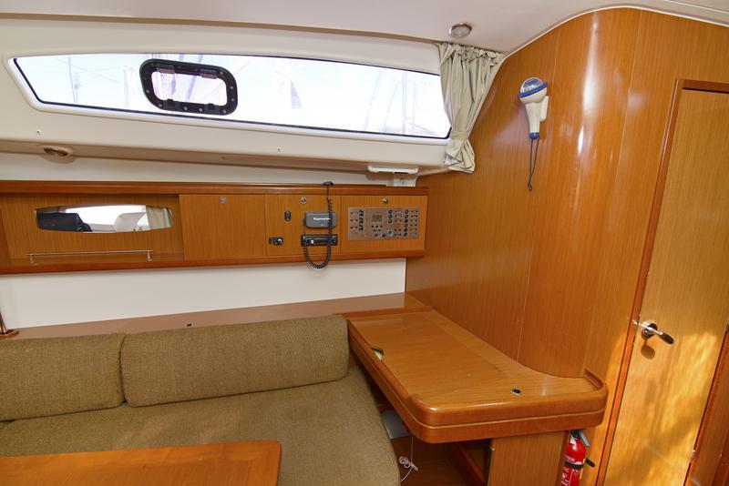 Book yachts online - sailboat - Beneteau Oceanis 43 - Mataa - rent