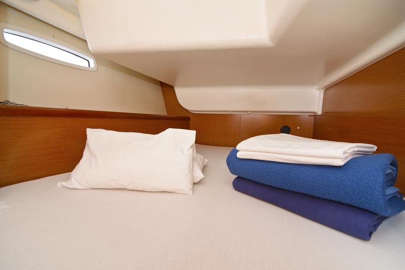 Book yachts online - sailboat - Beneteau Oceanis 43 - Mataa - rent
