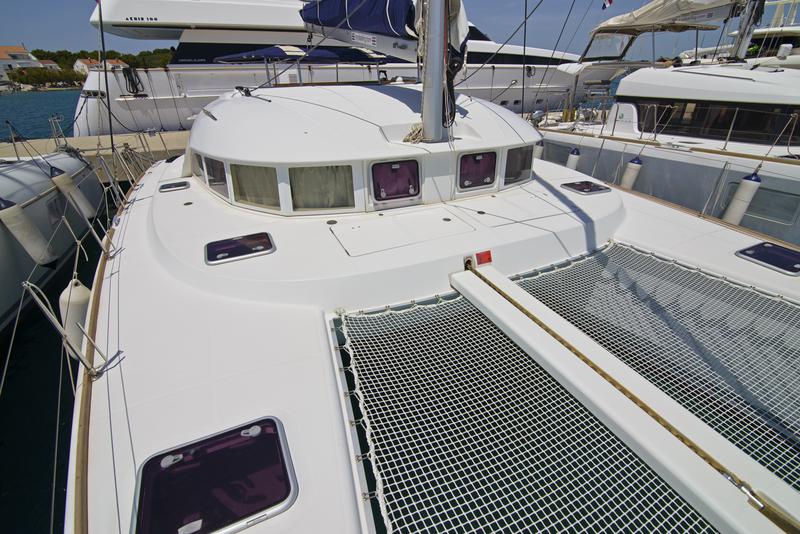 Book yachts online - catamaran - Lagoon 380 - Moonshadow - rent