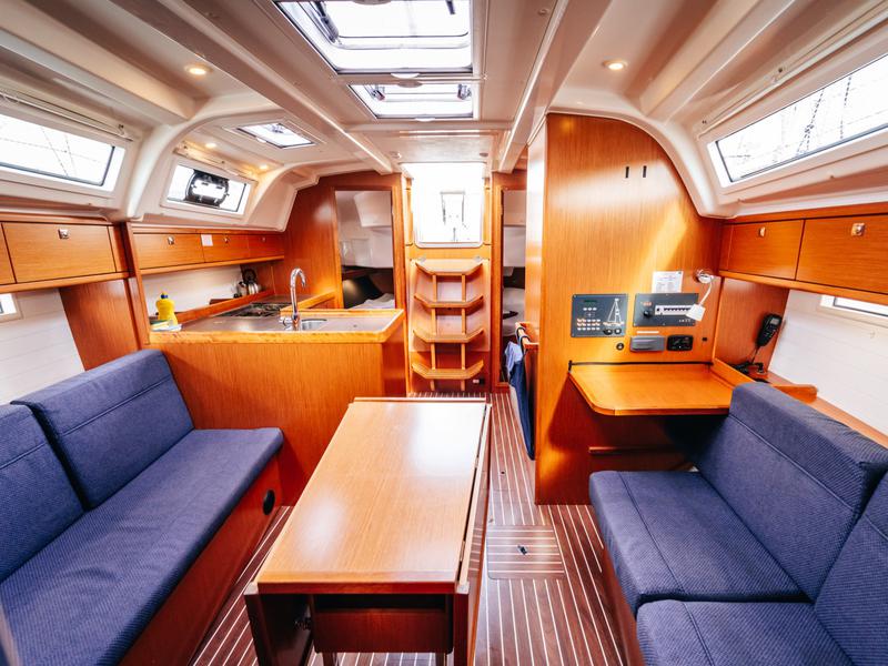 Book yachts online - sailboat - Bavaria Cruiser 37 - Blue Tone - rent