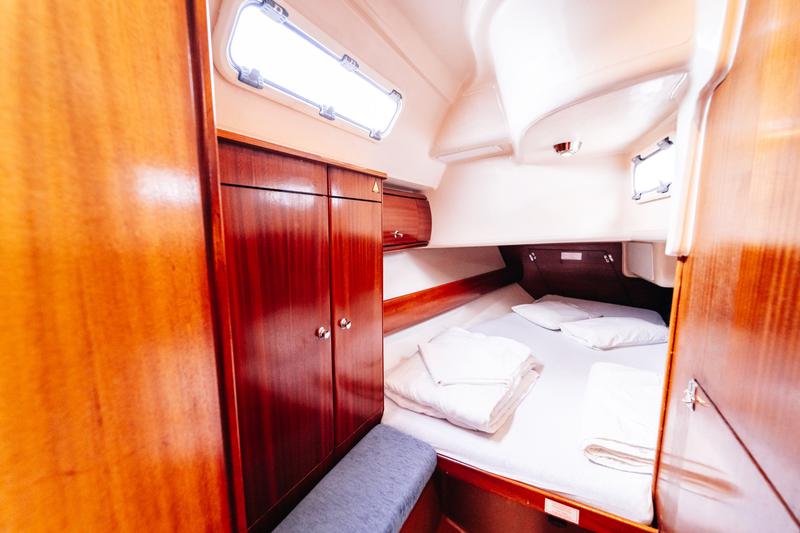Book yachts online - sailboat - Bavaria 36 Cruiser - Dolkar - rent