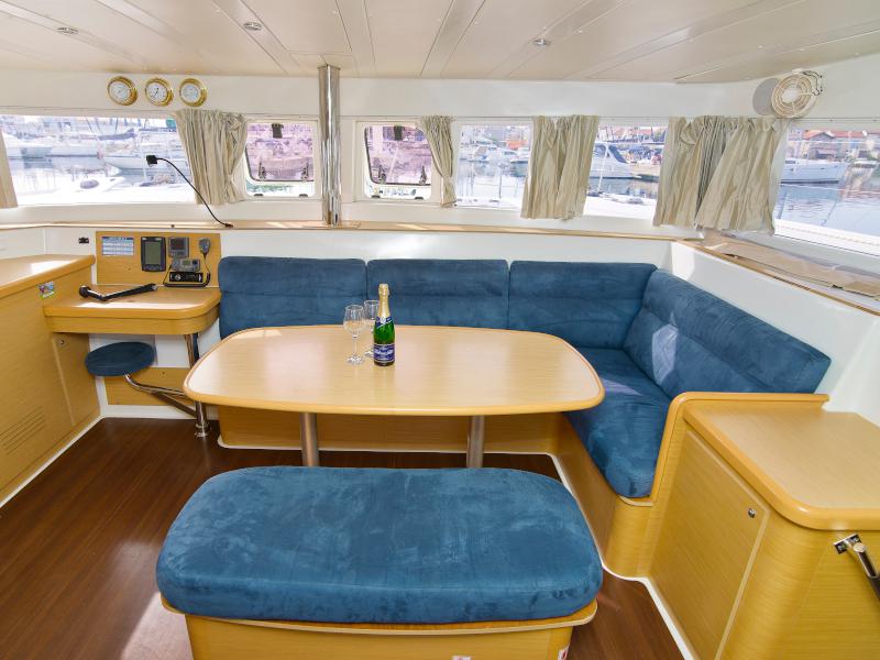 Book yachts online - catamaran - Lagoon 421 - Marielle - rent
