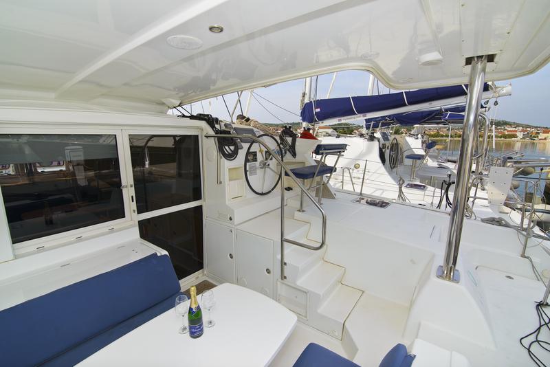 Book yachts online - catamaran - Lagoon 421 - Marielle - rent