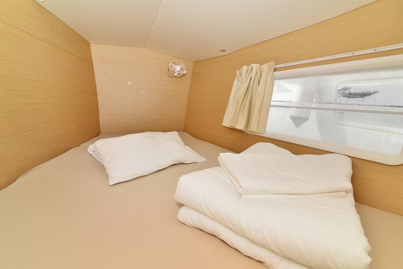 Book yachts online - catamaran - Lagoon 380 - Shona - rent