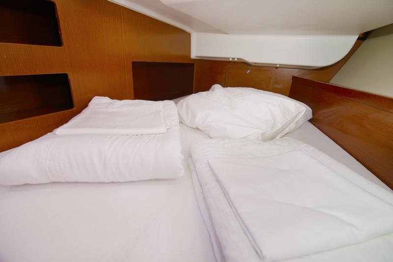 Book yachts online - sailboat - Oceanis 50 Family - EVITA I - rent