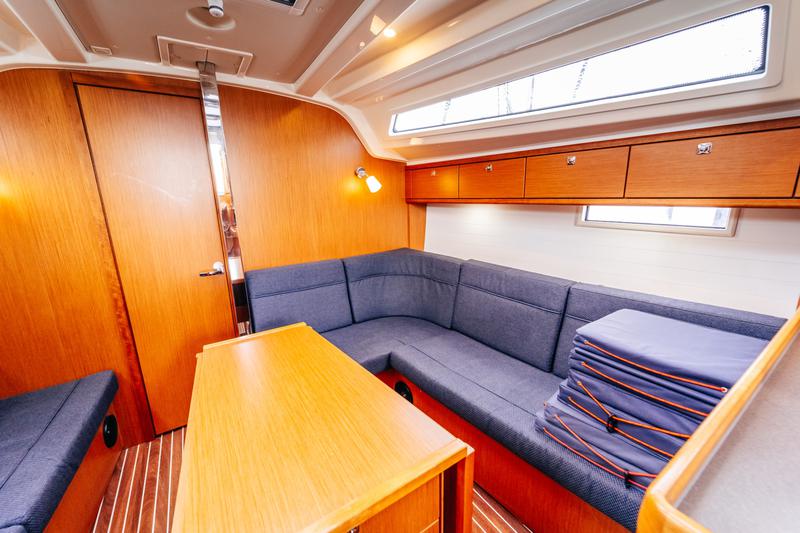 Book yachts online - sailboat - Bavaria Cruiser 37 - Flinx - rent
