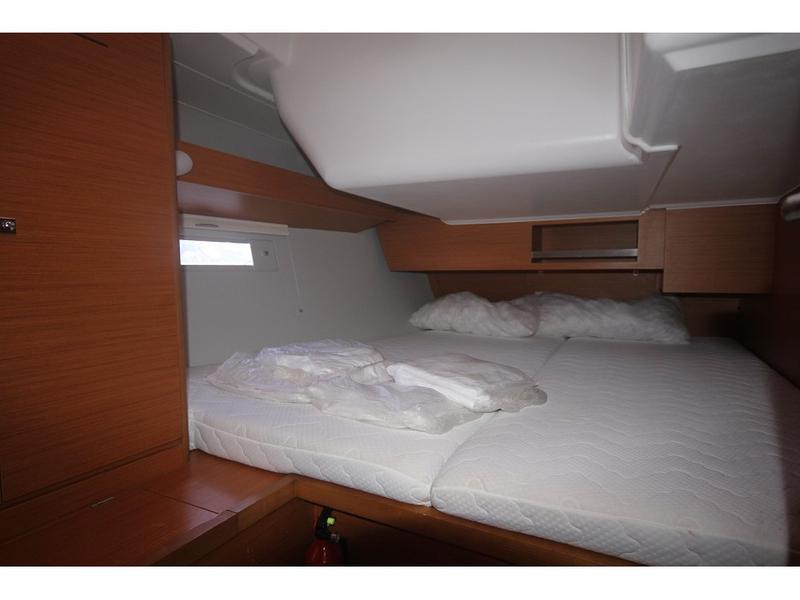 Book yachts online - sailboat - Dufour 430 - Noah- Water maker, Solar Panel - rent
